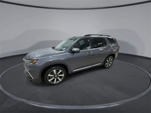 Used 2024 Honda Pilot Touring image 4