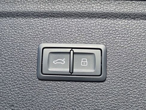 Used 2023 Audi Q5 e Premium w/ Convenience Package AWD/4WD image 14