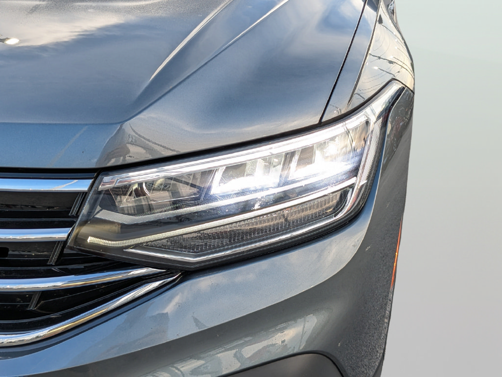 Certified 2023 Volkswagen Tiguan SE FWD image 6