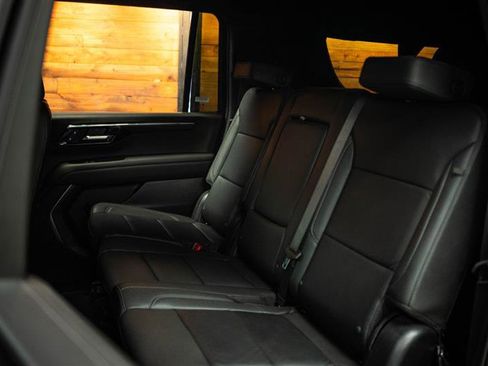 Used 2025 Chevrolet Suburban Z71 AWD/4WD image 11