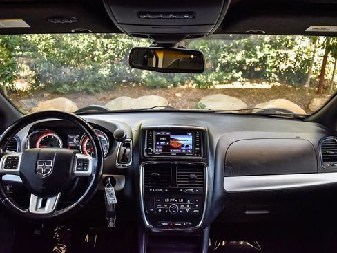 Used 2019 Dodge Grand Caravan GT image 12