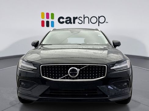 Used 2025 Volvo V60 B5 Cross Country Plus image 8