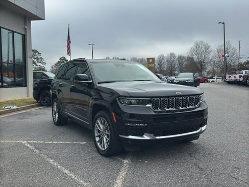 Used 2022 Jeep Grand Cherokee L Summit w/ Luxury Tech Group V image 3