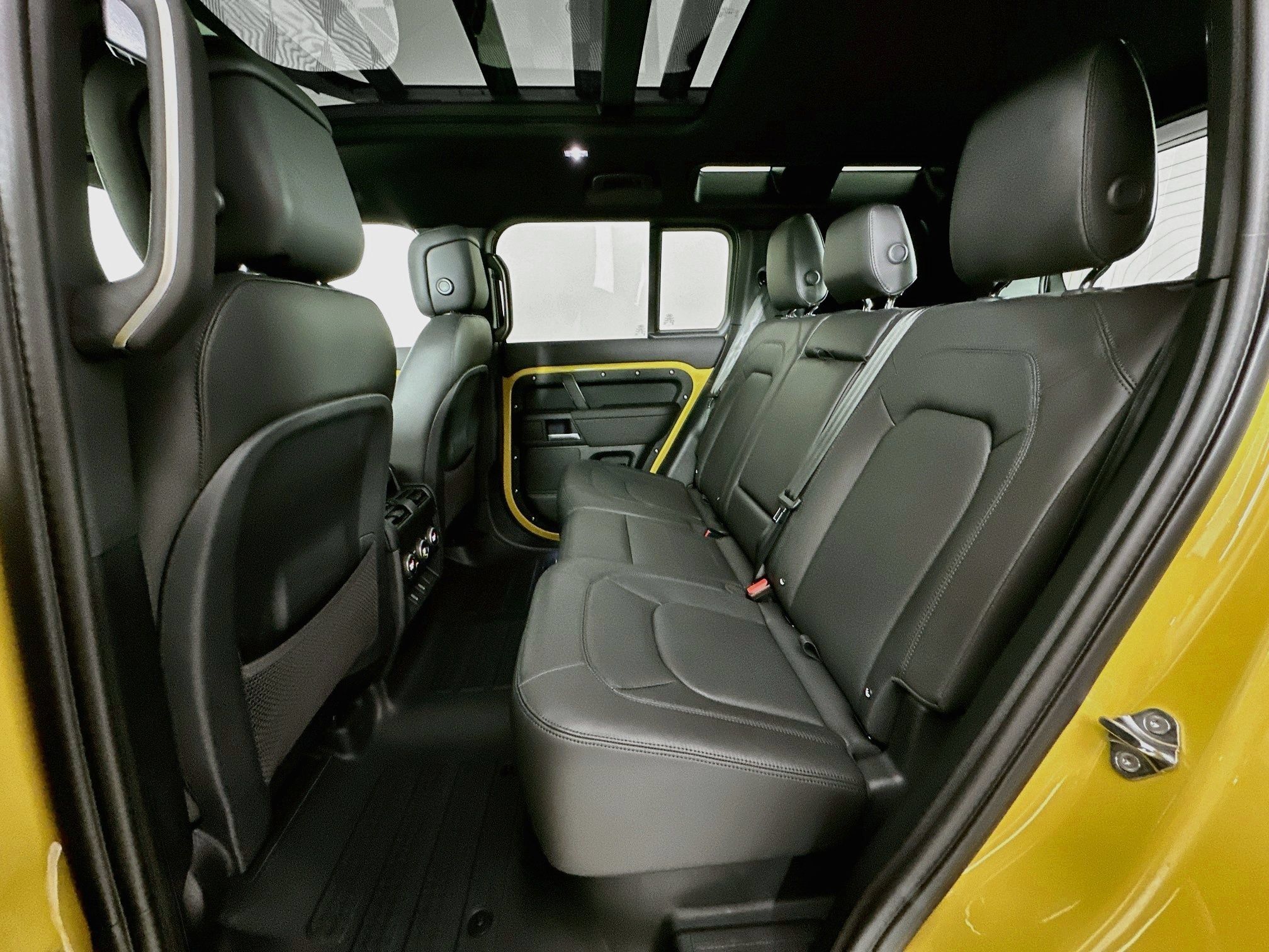 New 2026 Land Rover Defender 110 AWD/4WD image 23