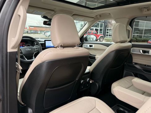 Used 2020 Ford Explorer Limited image 41