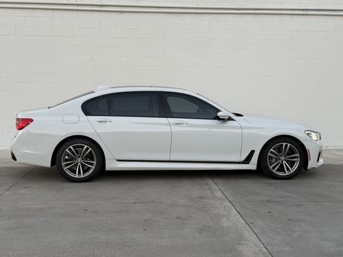 Used 2018 BMW 740i image 7