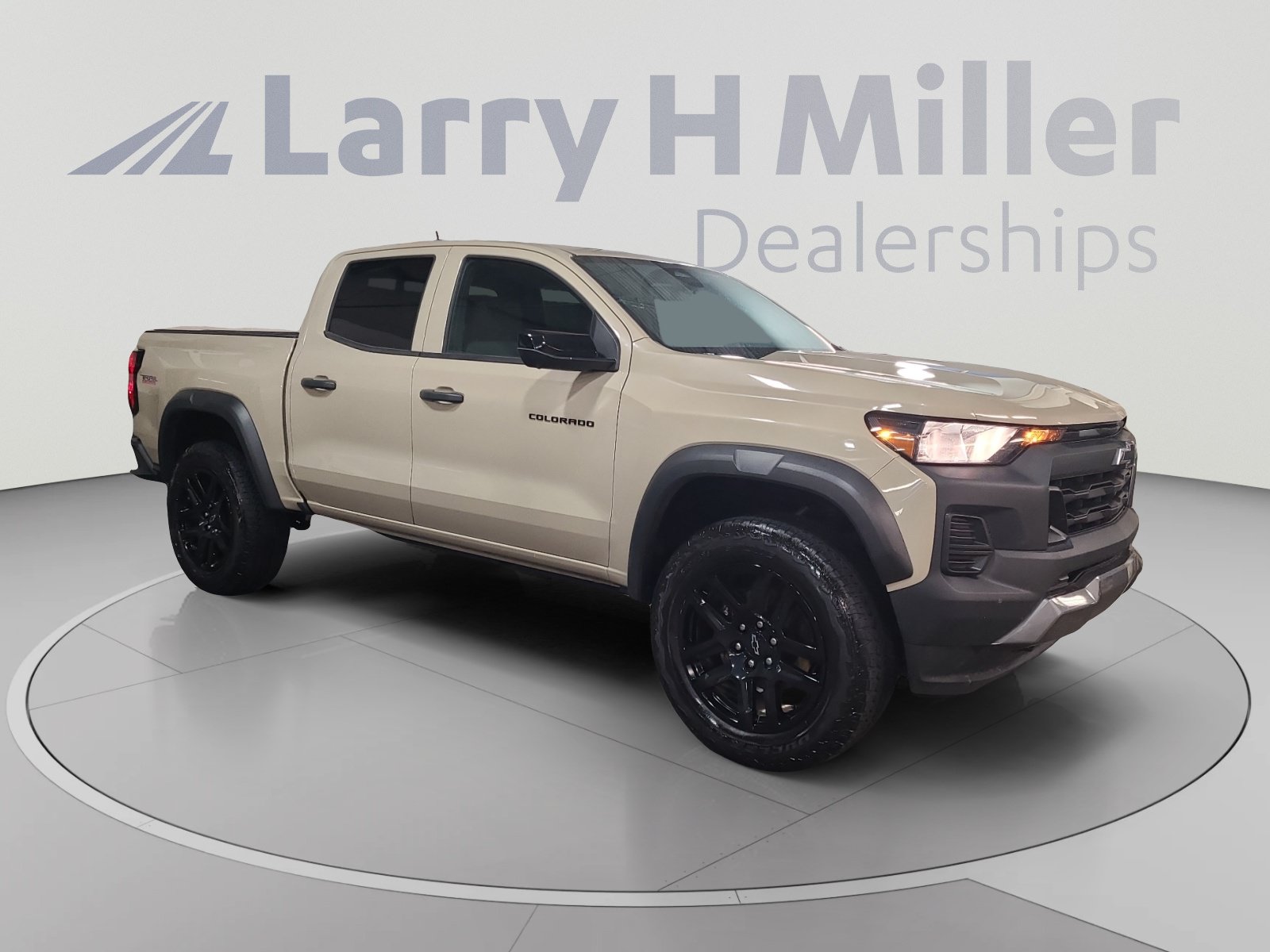 Used 2024 Chevrolet Colorado Trail Boss w/ Technology Package AWD/4WD image 7