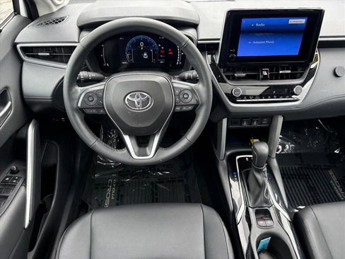 Used 2023 Toyota Corolla Cross XLE w/ Convenience Package AWD/4WD image 20