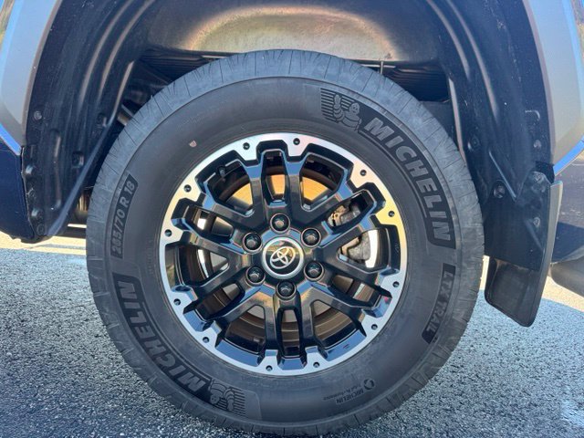 Used 2022 Toyota Tundra SR5 w/ TRD Off-Road Premium Package AWD/4WD image 10