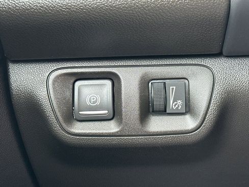 Certified 2022 GMC Acadia SLE image 36