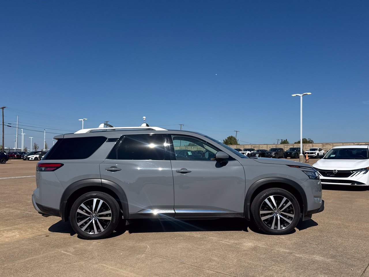 Used 2024 Nissan Pathfinder Platinum FWD image 32