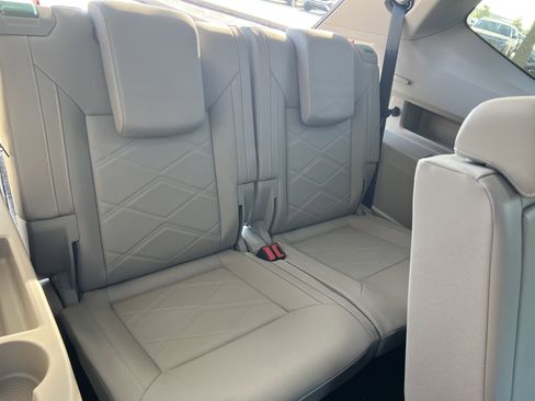 Certified 2025 Volkswagen Atlas SE image 30