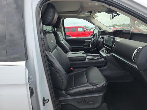 Used 2025 Ford Expedition Max Platinum AWD/4WD image 2