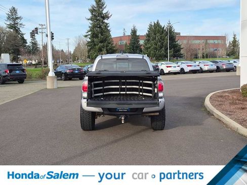Used 2020 Toyota Tacoma TRD Off-Road image 19