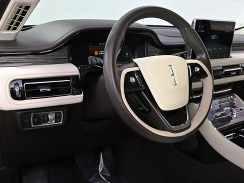 Used 2022 Lincoln Aviator Black Label w/ Class IV Trailer Tow Package image 11