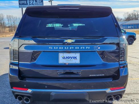 New 2025 Chevrolet Suburban Premier image 5