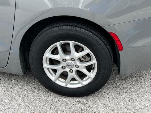 Used 2023 Chrysler Pacifica Touring-L FWD image 10