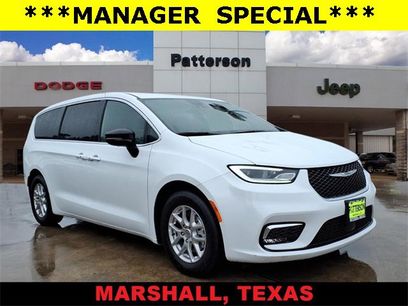 Used 2025 Chrysler Pacifica Select