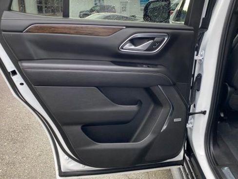 Used 2022 Chevrolet Tahoe Premier w/ Premium Package image 17