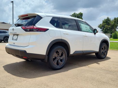 New 2026 Nissan Rogue SV FWD image 4