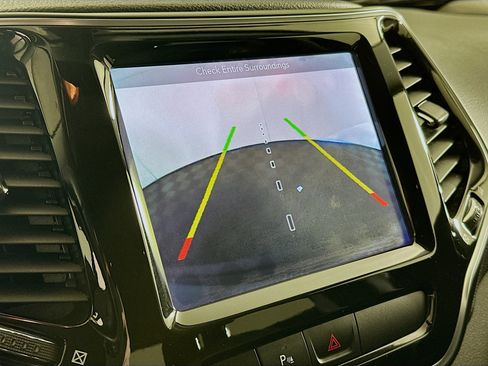 Used 2019 Jeep Cherokee Limited image 23