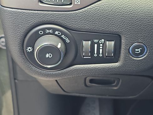 Used 2019 Jeep Cherokee Limited AWD/4WD image 27