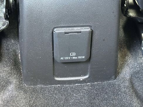 Used 2022 Chevrolet Trax LT w/ LT Convenience Package AWD/4WD image 11