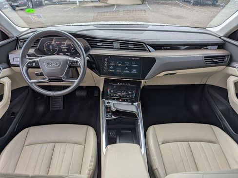 Used 2024 Audi Q8 e-tron Premium Plus w/ Premium Plus Package AWD/4WD image 26