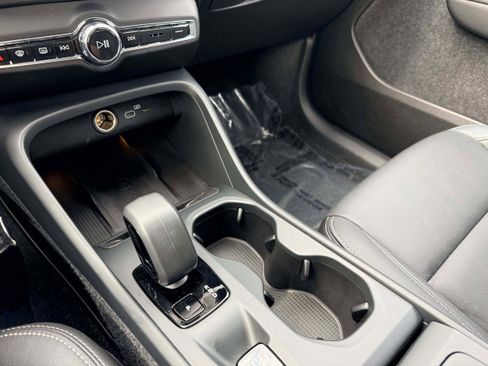 Certified 2025 Volvo XC40 B5 Core image 23