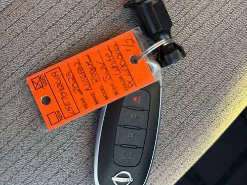 Used 2023 Nissan Rogue SV image 34