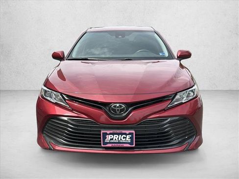 Used 2019 Toyota Camry LE FWD image 2