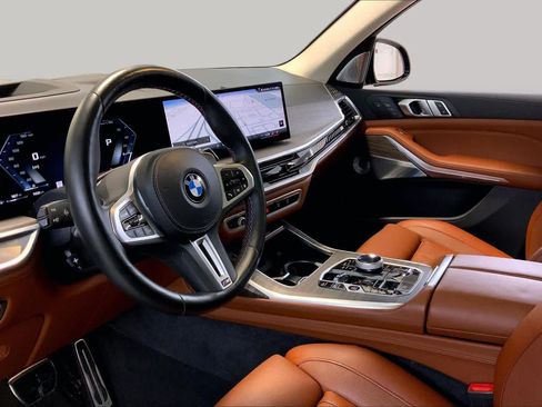 Used 2025 BMW X7 M60i AWD/4WD image 17