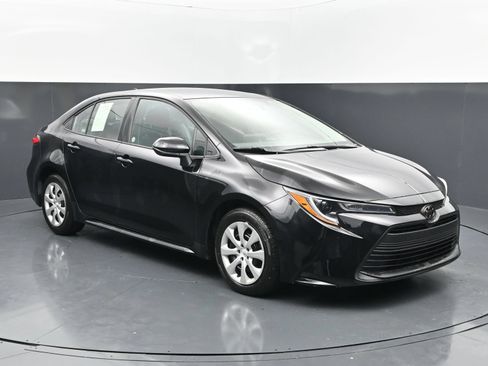 Used 2026 Toyota Corolla LE FWD image 7