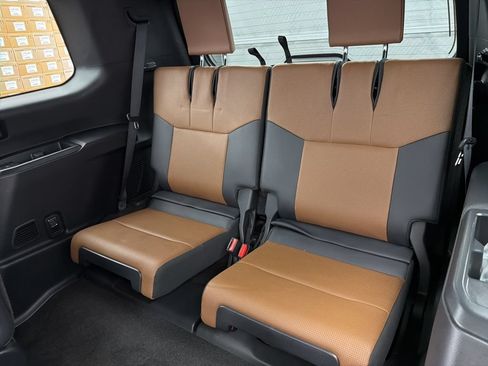 Used 2024 Lexus GX 550 w/ Accessory Package (2T) AWD/4WD image 23
