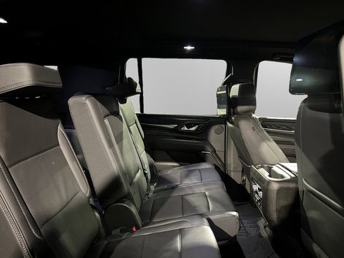 Used 2023 GMC Yukon XL Denali image 18