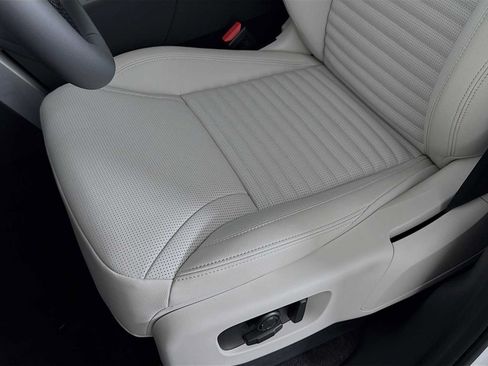 New 2025 Land Rover Discovery Dynamic SE AWD/4WD image 19