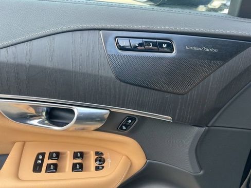 Certified 2025 Volvo XC90 B6 Ultra image 27