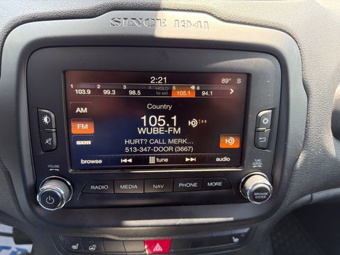Used 2016 Jeep Renegade Latitude AWD/4WD image 17