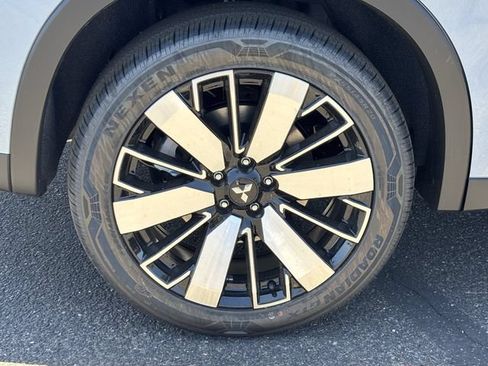 New 2026 Mitsubishi Outlander SE FWD image 3