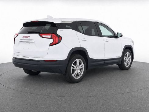 Used 2024 GMC Terrain SLE FWD image 4