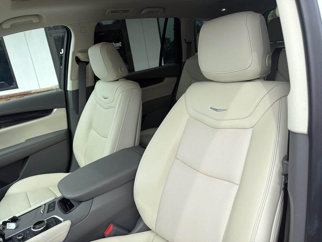 Used 2023 Cadillac XT6 Premium Luxury FWD image 3