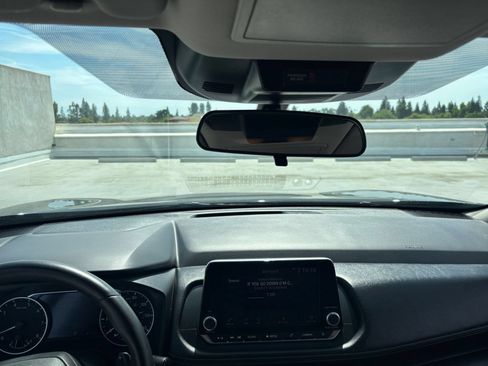 Used 2025 Nissan Rogue SV FWD image 33