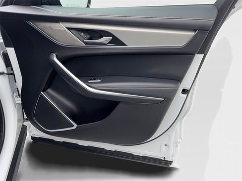 Used 2024 Jaguar F-PACE R-Dynamic S image 46