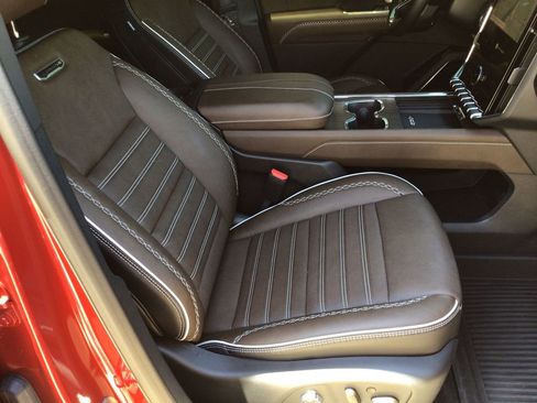 Used 2026 GMC Acadia Denali Ultimate w/ LPO, Floor Liner Package FWD image 29