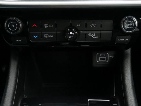 Used 2024 Jeep Compass Latitude w/ Sun and Sound Group image 22