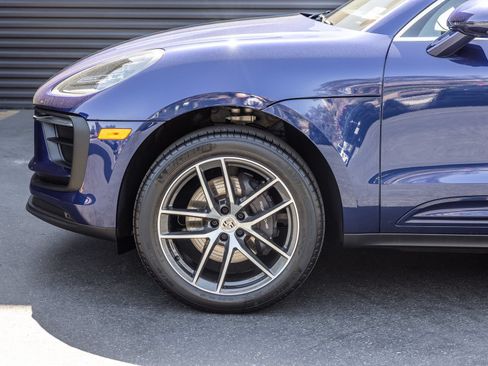 Certified 2026 Porsche Macan AWD/4WD image 18