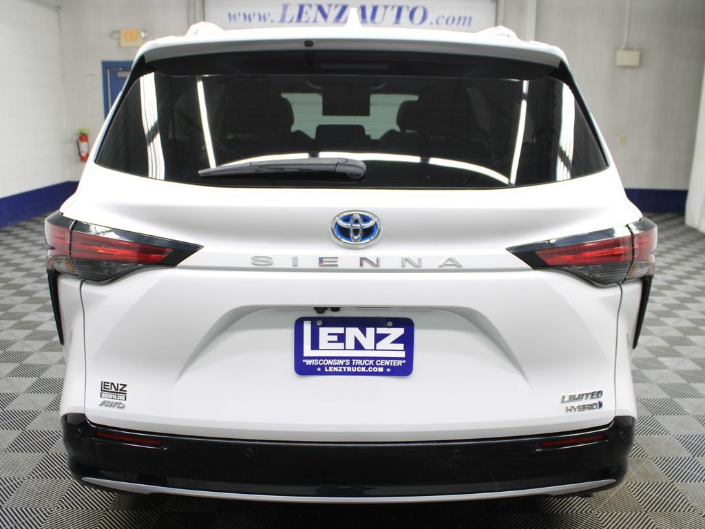 Used 2024 Toyota Sienna Limited AWD/4WD image 42