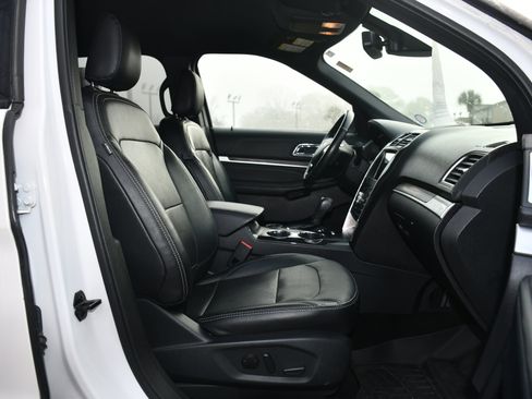 Used 2019 Ford Explorer Limited w/ Ford Safe & Smart Package image 22