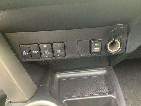 Used 2015 Toyota RAV4 Limited AWD/4WD image 30