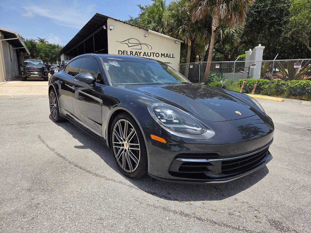 Used 2020 Porsche Panamera RWD image 3